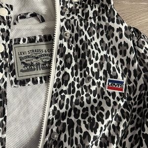 LEVIS CHEETAH RAIN COAT